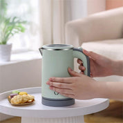 Wasserkocher Klein 800ML Reisewasserkocher, 5 Minuten schnelles Kochen Tragbarer Mini Camping Wasserkocher, Leise Reise Teekanne aus Edelstahl (Grün)