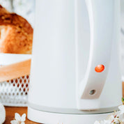 Adler - Kompakter Edelstahl Wasserkocher 0,6 L - Elektrischer Mini Reisewasserkocher Weiß - Kabellos und Schnellkochend - Ideal für Camping und Unterwegs - Intelligenter Kettle für ältere Menschen