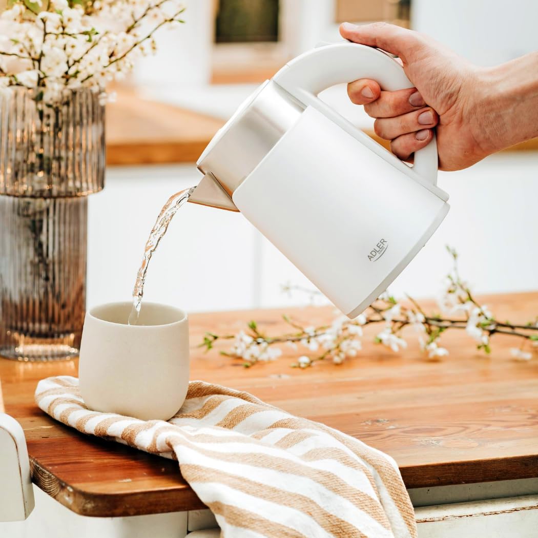 Adler - Kompakter Edelstahl Wasserkocher 0,6 L - Elektrischer Mini Reisewasserkocher Weiß - Kabellos und Schnellkochend - Ideal für Camping und Unterwegs - Intelligenter Kettle für ältere Menschen